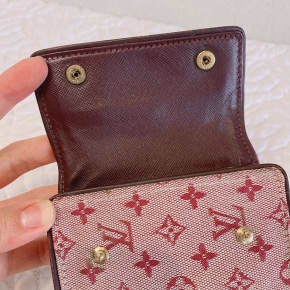 Authentic Louis Vuitton Cherry Monogram Mini Lin Canvas Compact Wallet - Picture 4 of 16